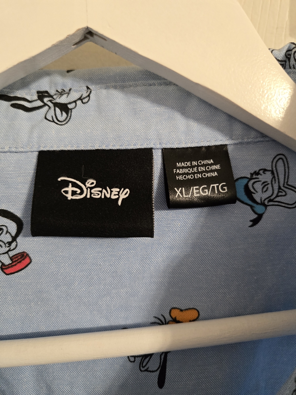 Disney Light Blue Short-Sleeve Button-Down with Mickey & Friends Print Size XL - Picture 6 of 8